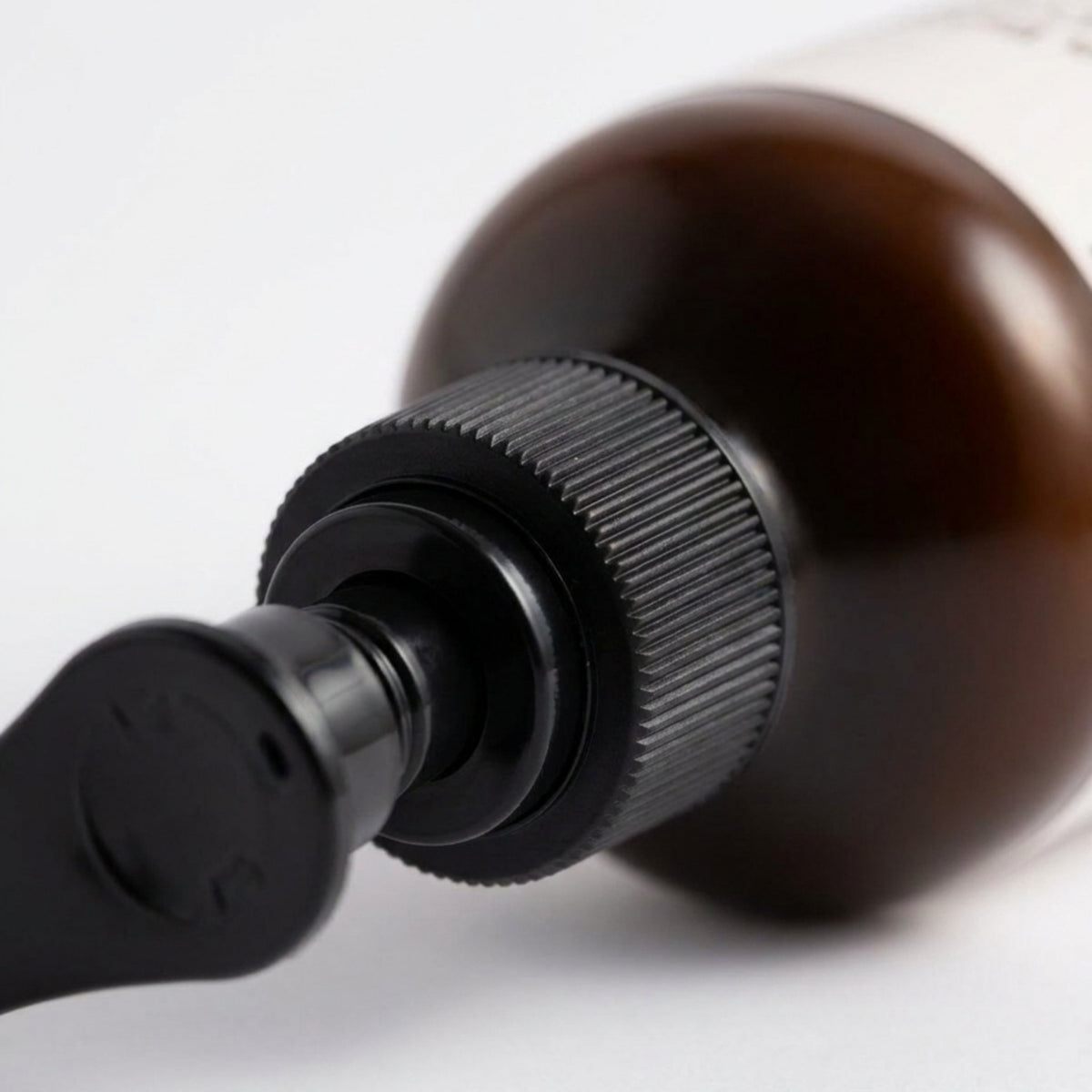 FOLUMEN cocoa butter hand cream close up