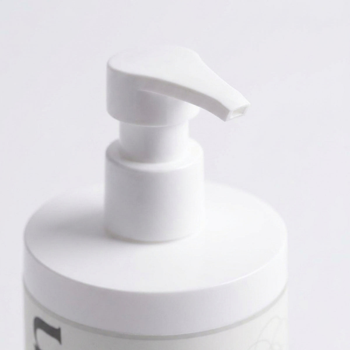 FOLUMEN colour care shampoo close up