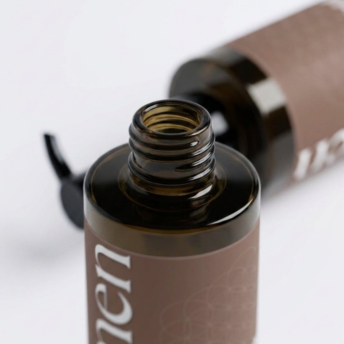 FOLUMEN nourishing body oil close up