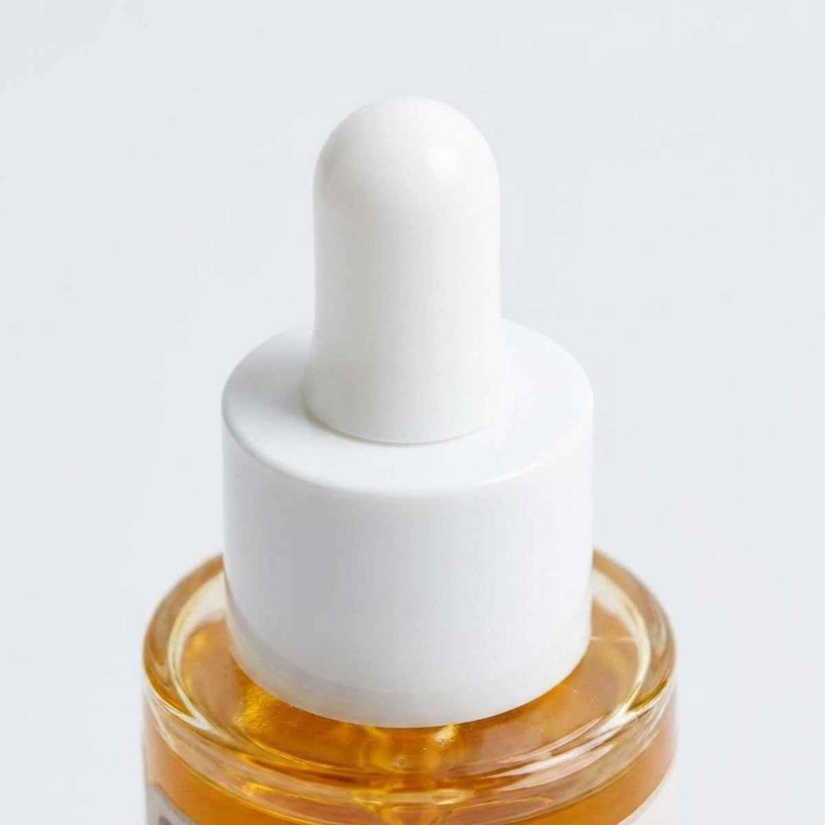 FOLUMEN nourishing facial oil close up